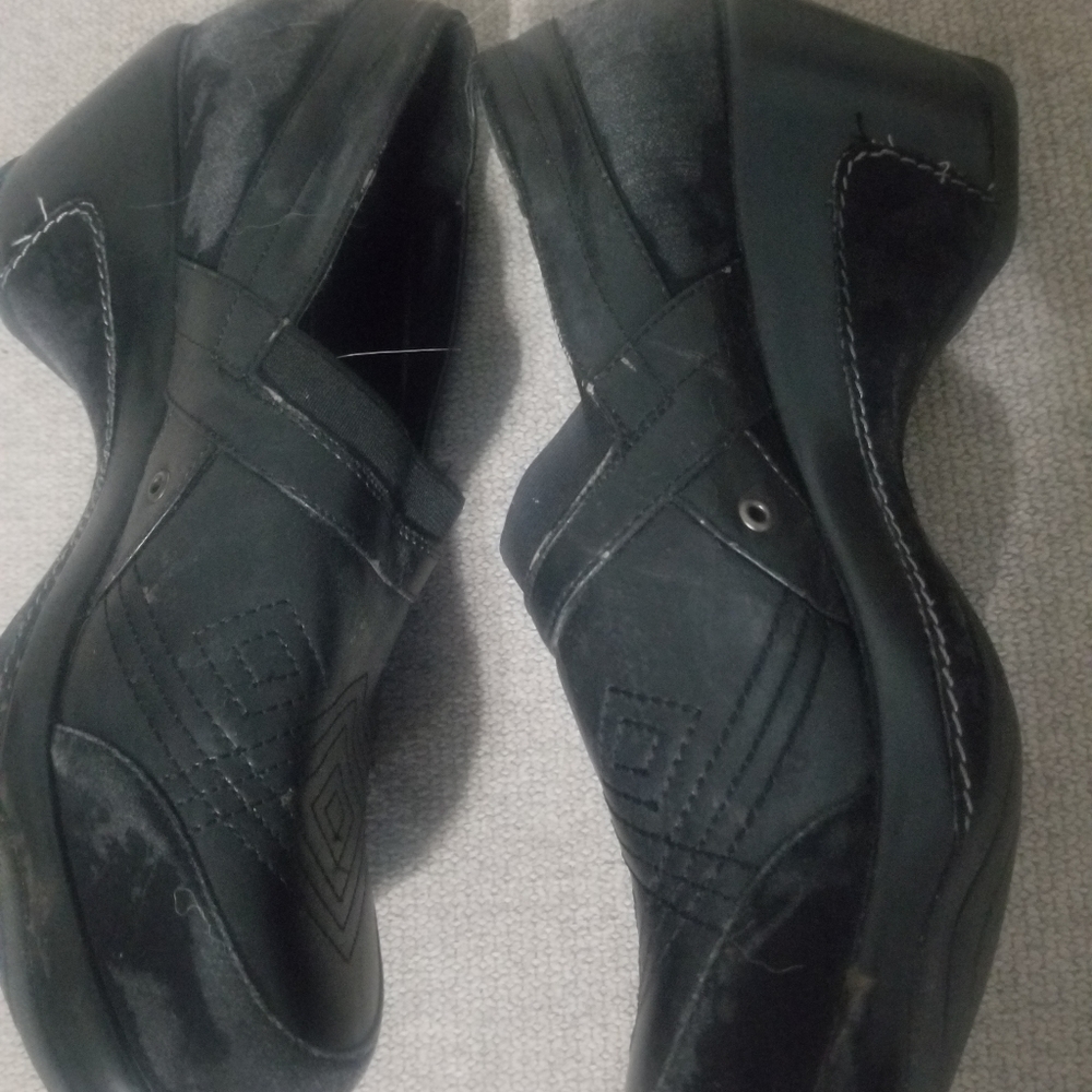 Shoes - Picture 3 of 4